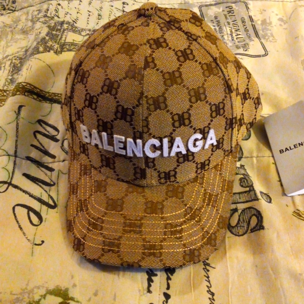 Balenciaga Cap, adjustable backing straps